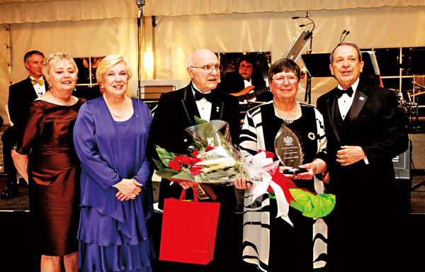 Od lewej: Geraldine Balut Coleman, Maria Ciesla. Wallace M Ozog, Joann S Ozog, Joseph A. Drobot Jr.