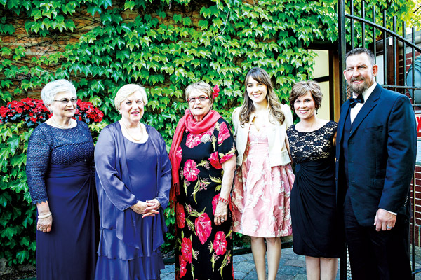 Od lewej: Anna Sokolowska, Maria Ciesla, Virginia Cudecki, Jamie Kusmierczak z przyjaciolmi