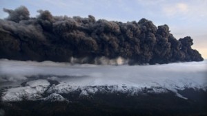 fot.AP/ Chmura wulkanicznego pyłu sparaliżowała ruch lotniczy w Europie