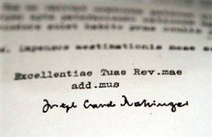 fot. Podpis kardynała Josepha Ratzingera na dokumencie z 1985 roku