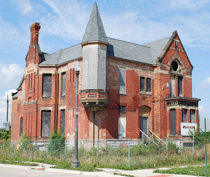Opuszczona willa w Detroit fot. Andrew Jameson