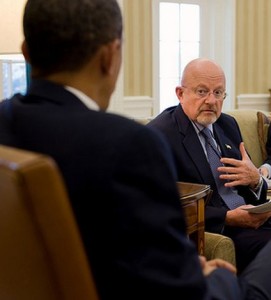 fot. White House Photo by Pete Souza/ Szef wywiadu James Clapper sprawozdaje Barackowi Obamie o Korei Północnej