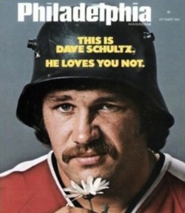 fot. Dave Schultz z Philadelphia Flyers - do niego należy niechlubny rekord w ilości minut spędzonych w sezonie na ławce kar