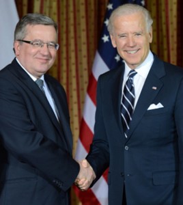 fot. Jacek Turczyk PAP/ Prezydent Bronisław Komorowski z wiceprezydentem USA Joe Bidenem 