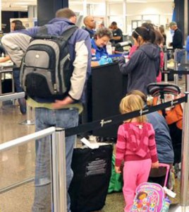fot.TSA/ Administracja Bezpieczeństwa Transportu zmienia listę przedmiotó, których nie mozńa wnosić na pokłąd