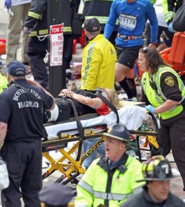fot. PAP/EPA/STUART CAHILL / THE BOSTON HERALD - W wyniku dwóch eksplozji na mecie maratonu w Bostonie zginęły trzy osoby a ponad 200 zostało rannych 
