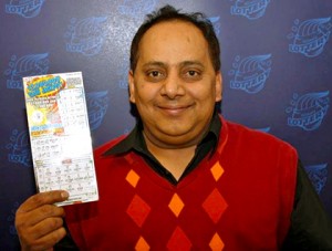 Urooj Khan ze szczęśliwym kuponem loteryjnym fot. Illlinois Lottery