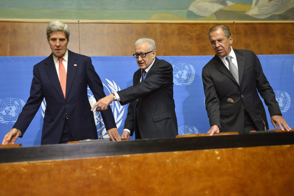 Sekretarz stanu USA john Kerry, specjalny wysłannik Syrii Lakhdar Brahimi i rosyjski szef MSZ Seriej Ławrow podczas konferencji prasowej  fot.Martial Trezzini/PAP/EPA 