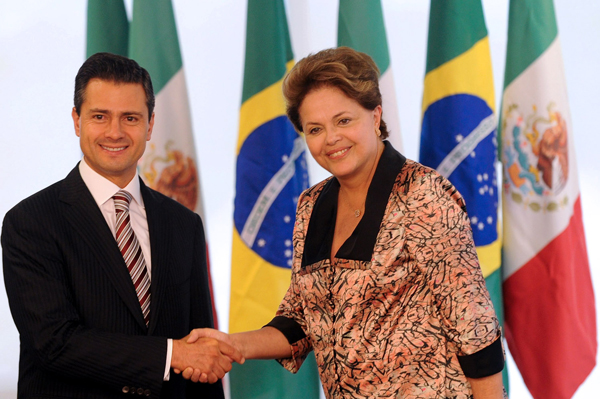 Meksykański prezydent Enrique Pena Nieto z prezydent Brazylii Dilmą Rousseff fot. Fernando Bizerra Jr./PAP/EPA