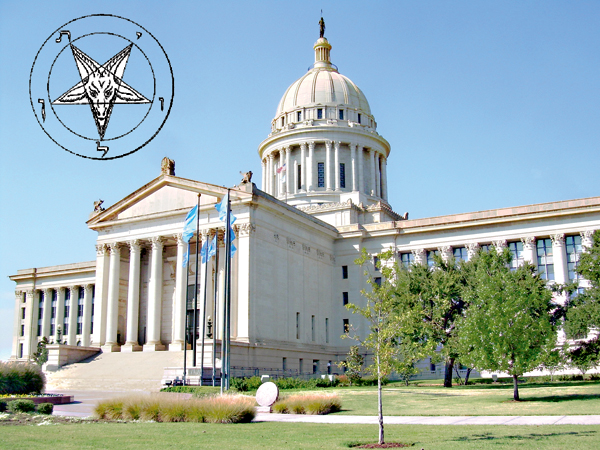 Oklahoma_State_Capitol z pentagramem