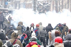 Starcia demonstrantów w Kijowie z policją fot.Zurab Kurtsikidze/PAP/EPA