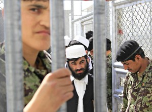Afgańscy więźniowie w Kabulu fot.S.Sabawoon/PAP/EPA