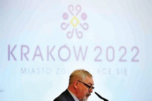 Mayor of Krakow Jacek Majchrowski during Monday's press conference. Photo: PAP/Stanislaw Rozpedzik