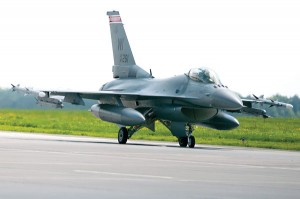 Myśliwiec F-16 Falcon fot.Grzegorz Michałowski/PAP/EPA