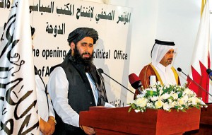 Z lewej rzecznik prasowy Talibów afgańskich Muhammad Naeem fot.STR/PAP/EPA 