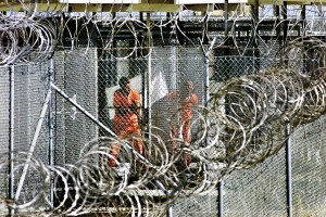 Więźniowie w Guantanamo na Kubie fot.J. Scott Applewhite/PAP/EPA 