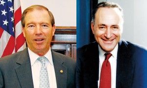Tom Udall (z lewej) i Chuck Schumer fot.Office of United States Senator Tom Udall/schumer.senate.gov