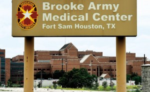 Wojskowe Centrum Medyczne Brook w San Antonio w Teksasdie, gdzie po powrocie do USA przebywa Bowe Bergdahl fot.Larry W. Smith/EPA
