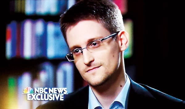 Edward Snowden podczas rozmowy z Brian'em Williams'em z NBC w Moskwie fot.NBC News/YouTube