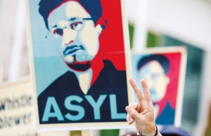 Demonstracja zwolenników Edwarda Snowdena fot.Kay Nietfeld/EPA 