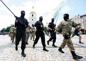 Battalion ukraińskich ochotników "Azov" w Kijowie fot.Sergei Chirikov/EPA