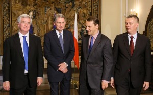Foreign Minister Radoslaw Sikorski (2-R) and Defence Minister Tomasz Siemoniak (R) with British Foreign Secretary Philip Hammond (2-L) and Defence Secretary Michael Fallon (L) at a press conference after a meeting in Warsaw, Poland, 28 July 2014. The meeting was on Ukraine security situation, September's NATO summit in Wales and others.  EPA/PAWEL SUPERNAK 
