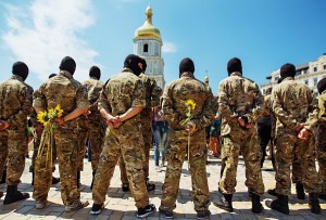 Battalion żołnierzy ukraińskich "Azov" fot.Roman Pilipey/EPA