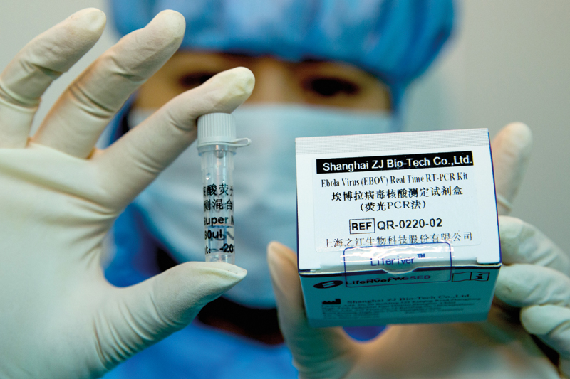 Wirus ebola w laboratorium w Szanghaju w Chinach fot.STR/EPA