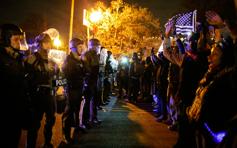 Demonstracje w Ferguson fot.Larry W.Smith/EPA 