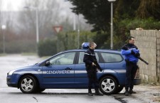 Police hunt for Charlie Hebdo suspects