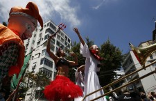Gigantes da Lira pre-carnival parade
