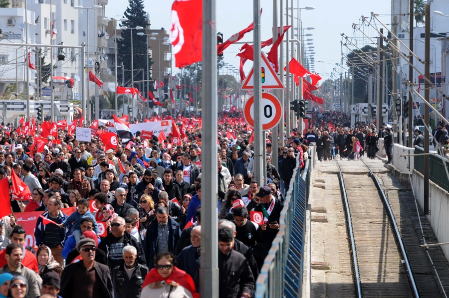 Wielka demonstracja przeciwko terroryzmowi w Tunisie  fot.STR/EPA