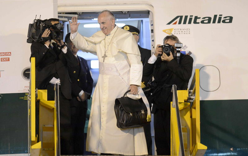 Papież w drodze powrotnej do Rzymu fot.Andres C. Benitez/EPA
