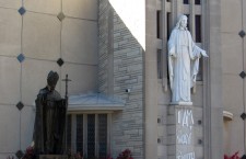 2.Figury Jezusa i św. Jana Pawła II