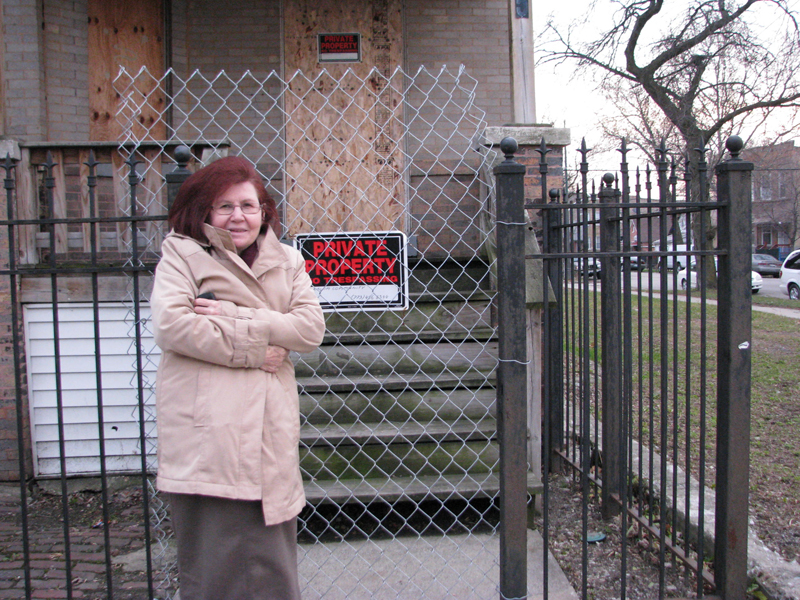 Teresa Mirabella przed budynkiem, gdzie powstanie dom dla bezdomnych Polek w Chicago fot.Grzegorz Dziedzic