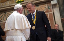 Pope Francis receives Charlemagne Prize