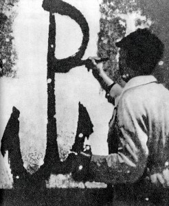 Kotwica malowana na murze przez członka ruchu oporu fot.Wikipedia
