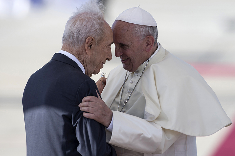 Papież Franciszek i Szymon Peres, zdjęcie archiwalne z 25 maja 2014 roku fot.Oliver Weiken/EPA