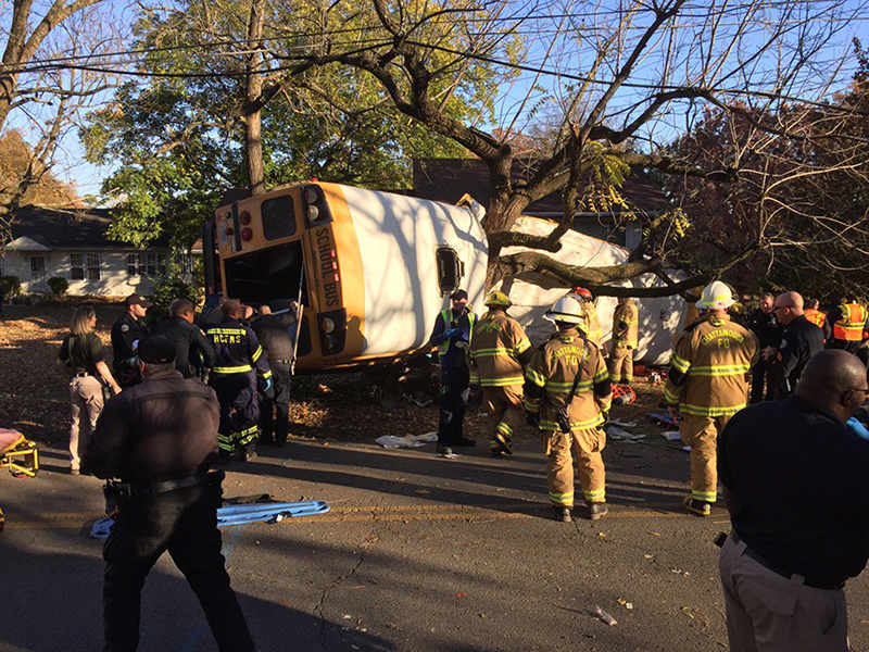Wypadek autobusu w Chattanooga fot.CFD/Handout/EPA
