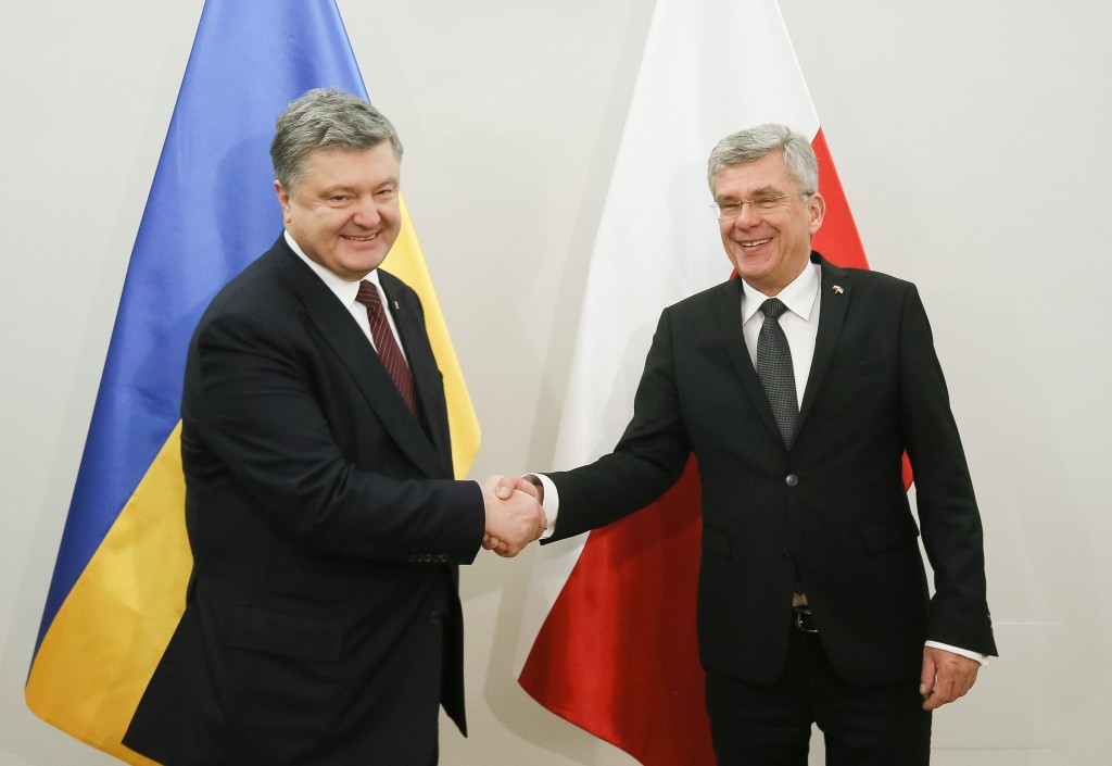 Marszałek Senatu Stanislaw Karczewski (R) i prezydent Ukrainy Petro Poroshenko (L) fot. EPA/PAWEL SUPERNAK