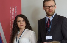 organizatorzy - prezes Koła Naukowego Amerykanistyki J. Serafin i prezes Koła Naukowe Migracji Międzynarodowych Monika Goraj fot. M. Wyroba