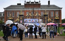 Trubutes letf at Kensington Palace ahead of 20 year anniversary of Princess Diana's Death