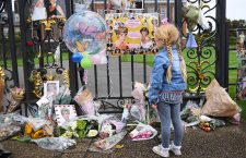 Trubutes letf at Kensington Palace ahead of 20 year anniversary of Princess Diana's Death