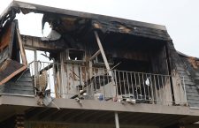 Groźny pożar zniszczył trzy budynki kompleksu apartamentowego w Prospect Heights (16)