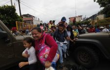 Honduran migrants continue their way at the border between Guatemala and Mexico, Tecun Uman - 19 Oct 2018