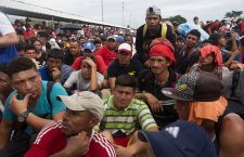 Thousands of Honduran migrants cross into Mexico from Guatemala, Ciudad Hidalgo - 19 Oct 2018