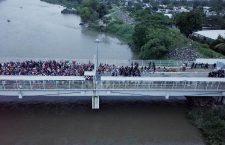 Tension on the border between Guatemala and Mexico with the arrival of Honduran migrants clamoring for passage, Tecun Uman - 19 Oct 2018