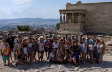Akropol, w tle swiatynia Ateny (kobiety-Koriatydy) MG_20190713_174210 (2)
