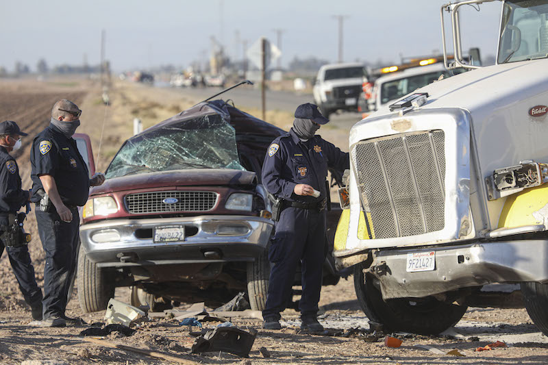 Samochód, który uległ wypadkowi w Kalifornii, wjechał do